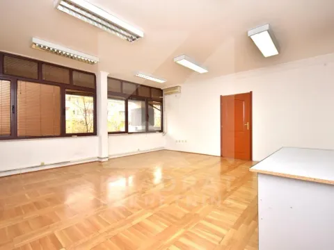 Poslovni prostor in Preko Morače