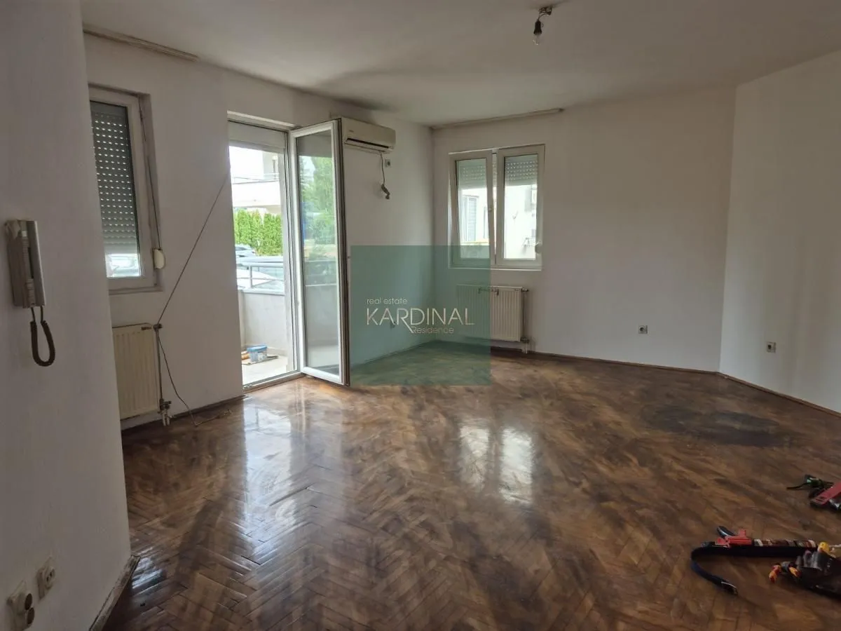 Izdavanje, jednosoban stan, 54m², Centar, Jagodina