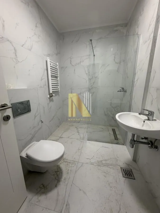 Prodaja, trosoban stan, 74m², Avijatičarsko naselje, Novi Sad Sve Podlokacije