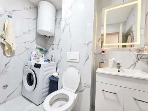 Sale, one bedroom apartment, 43m², Bečići, Budva - image 12