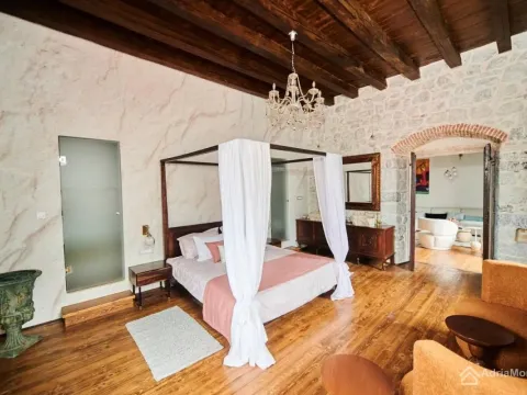 Sale, two bedroom apartment, 129m², Dobrota, Kotor - image 11