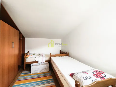 Bedroom with two single beds and a fitted wardrobe. - image 15