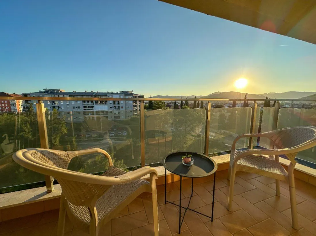 Izdavanje, jednosoban stan, 45m², Blok 9, Podgorica