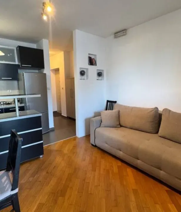 Izdavanje, jednosoban stan, 47m², Babin Do, Budva