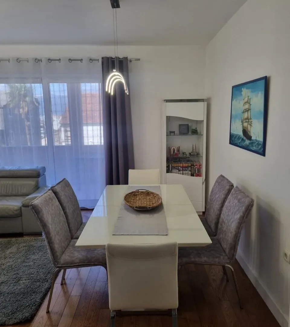 Rent, two bedroom apartment, 90m², Tivat, Crna Gora
