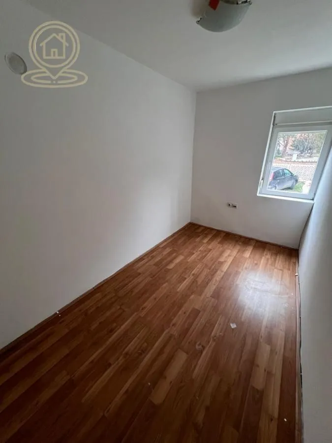 Rent, office space, 85m², Medijana, Niš
