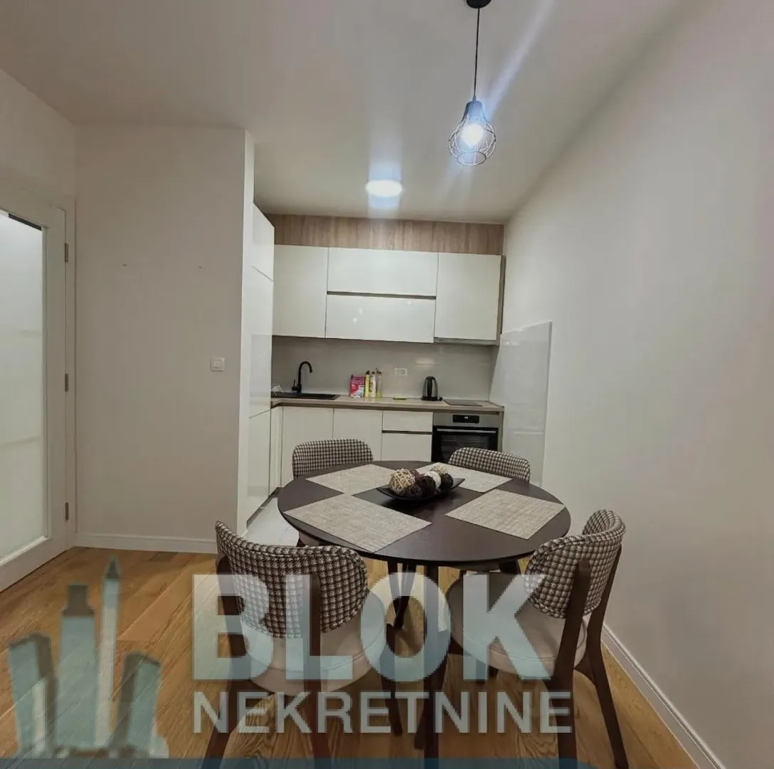Izdavanje, jednosoban stan, 50m², Central Point, Podgorica