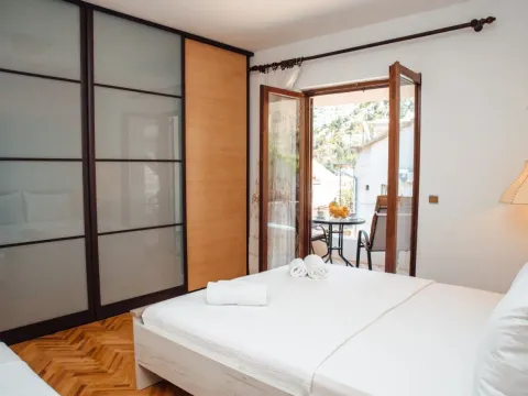 Izdavanje, dvosoban stan, 91m², Škaljari, Kotor - image 9