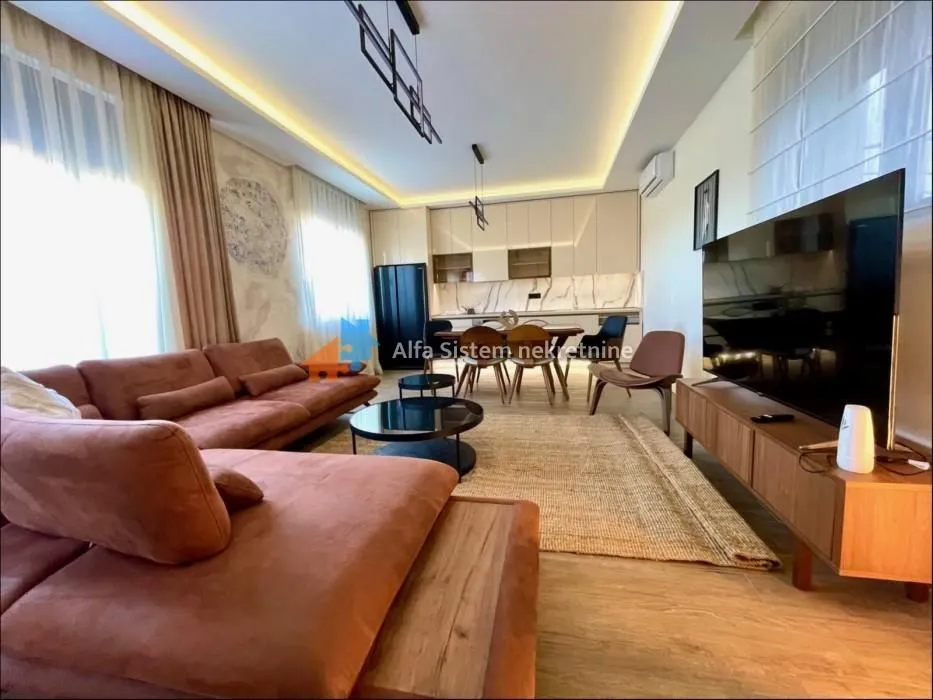 Izdavanje, stan, 200m², Senjak, Beograd