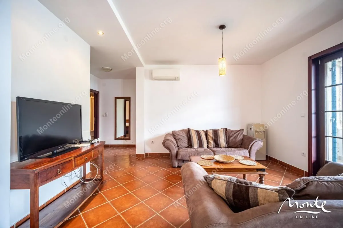 Prodaja, dvosoban stan, 94m², Kostanjica, Kotor