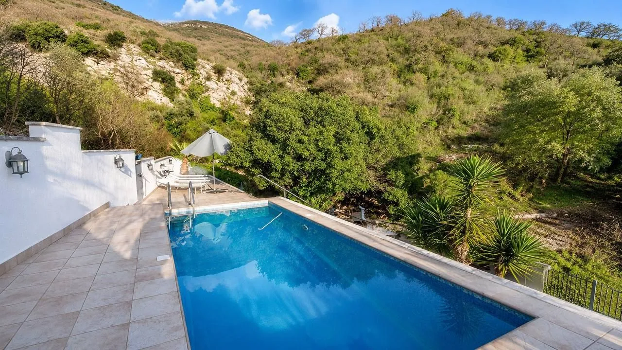 Sale, house, 200m², Bečići, Budva