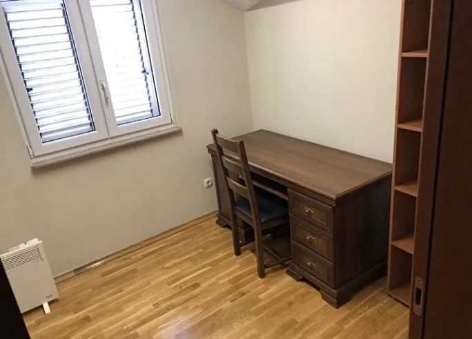 Izdavanje, kuća, 200m², Stari Aerodrom, Podgorica