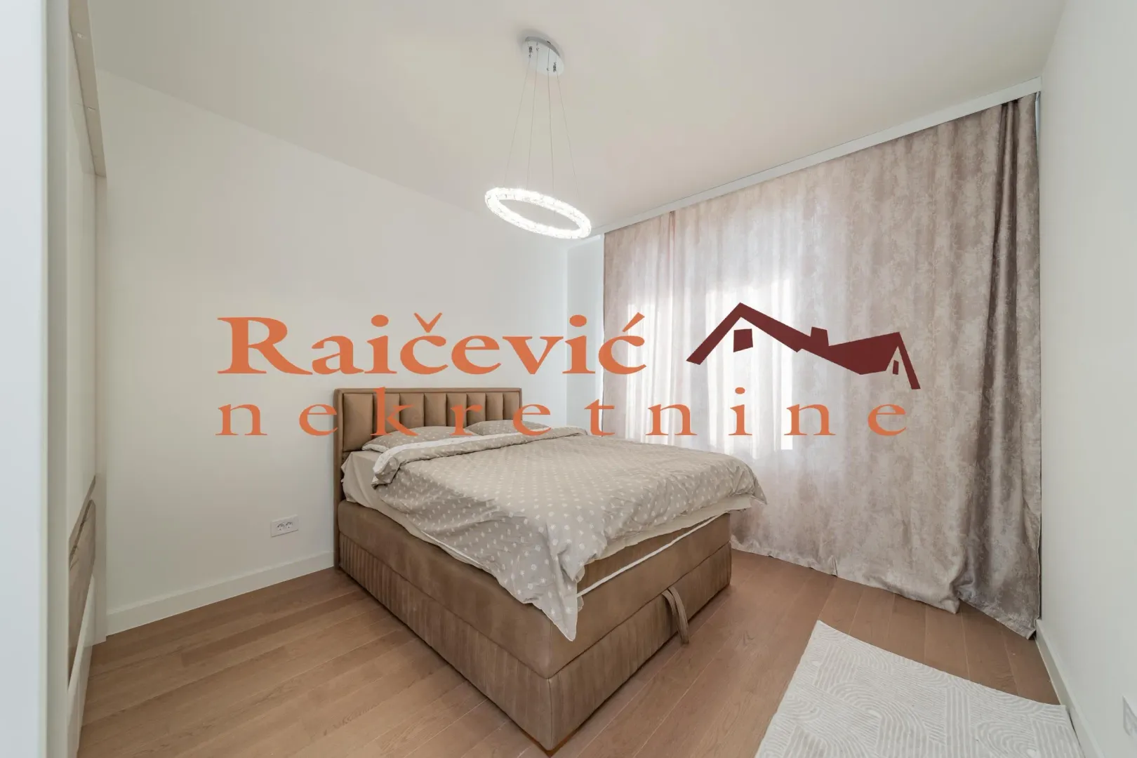 Izdavanje, trosoban stan, 76m², Savski Venac, Beograd