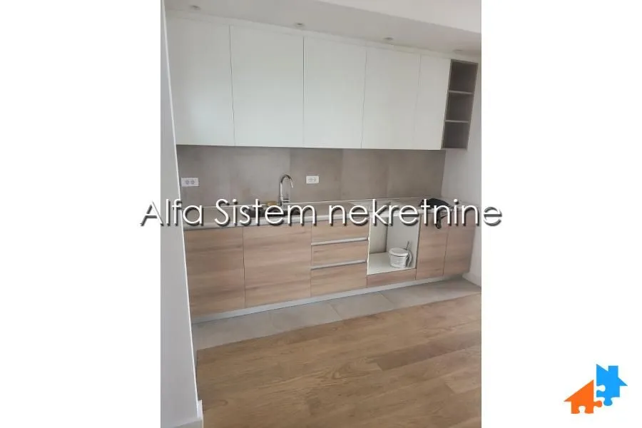 Izdavanje, trosoban stan, 85m², Savski Venac, Beograd
