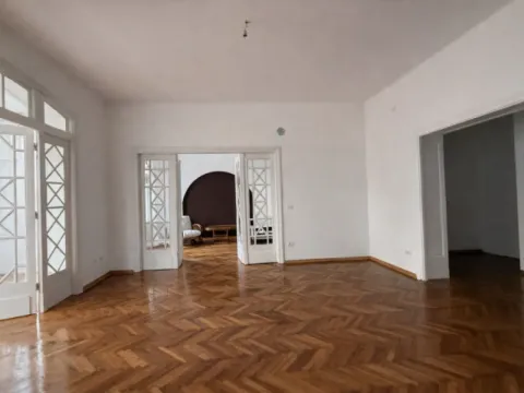 Rent, three bedroom apartment, 120m², Kalenić Pijaca, Vračar Sve Podlokacije - image 9