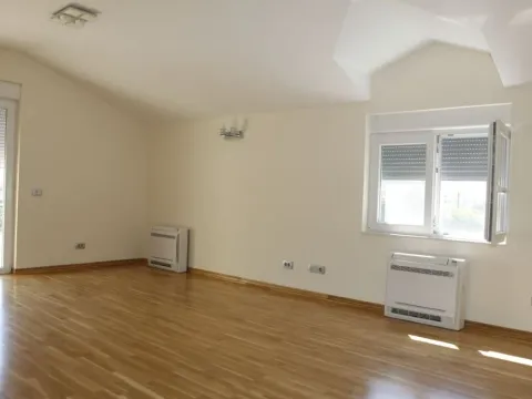 Prodaja, kuća, 250m², Donji Kokoti, Podgorica - image 11