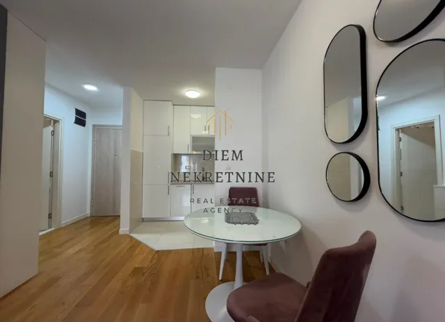 Prodaja, jednosoban stan, 40m², Central Point, Podgorica