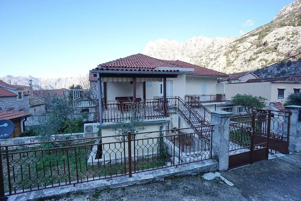 Prodaja, kuća, 192m², Škaljari, Kotor