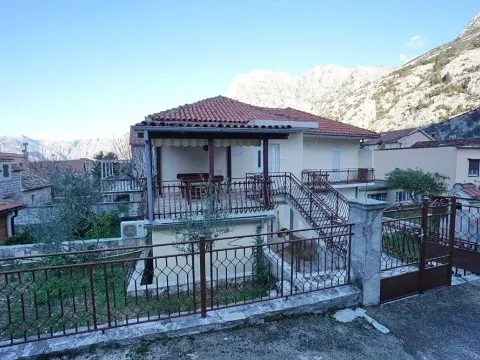 Prodaja, kuća, 192m², Škaljari, Kotor - image 2