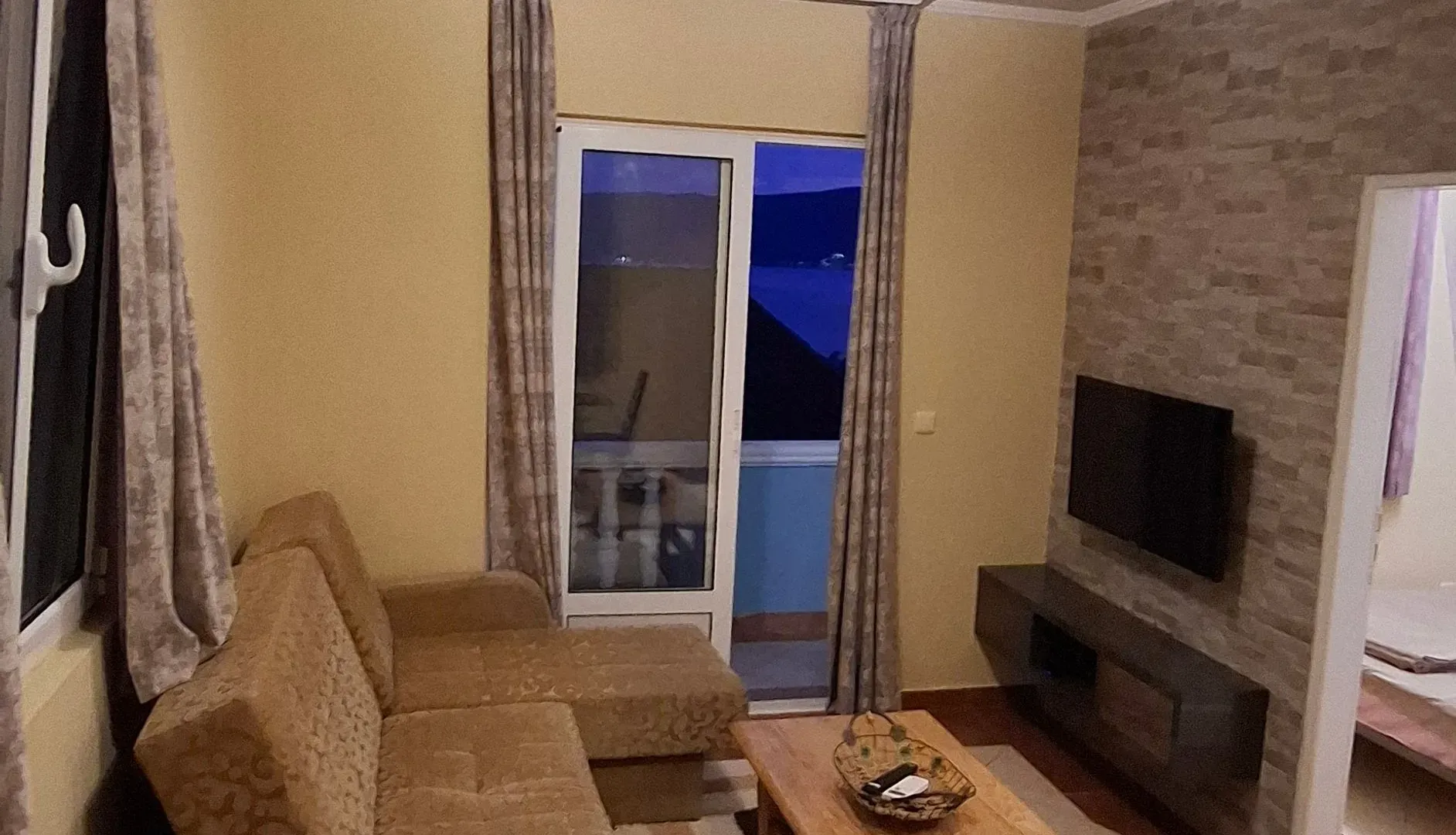 Izdavanje, jednosoban stan, 30m², Marići, Tivat