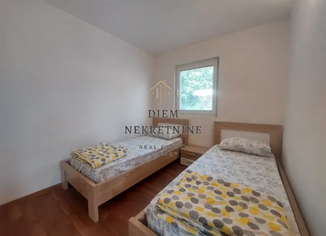 Izdavanje, dvosoban stan, 90m², Mrčevac, Tivat