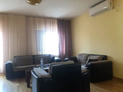Living room with a seating set and air conditioning. - image 3