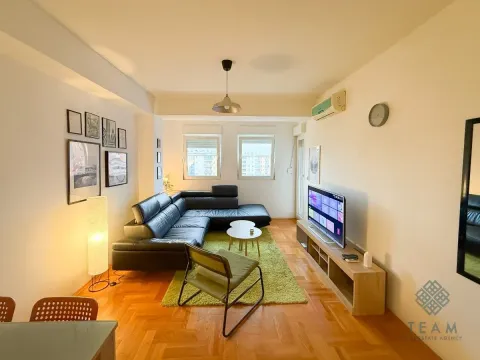 Izdavanje, jednosoban stan, 52m², City Kvart, Podgorica - image 1