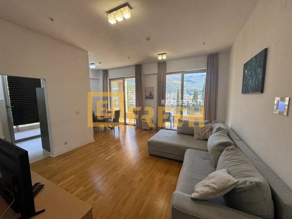 Izdavanje, trosoban stan, 115m², Budva, Crna Gora