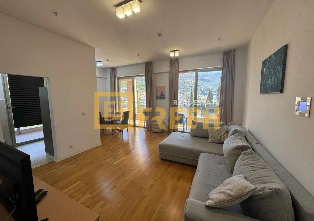 Izdavanje, trosoban stan, 115m², Budva, Crna Gora