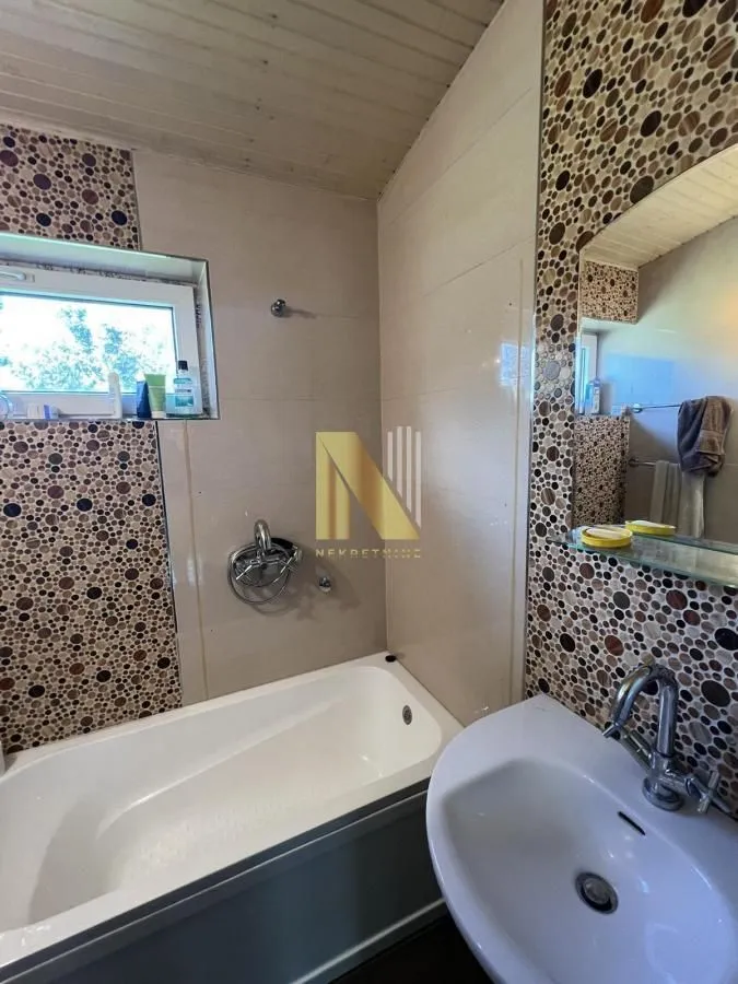 Prodaja, kuća, 135m², Rakovac, Novi Sad Sve Podlokacije