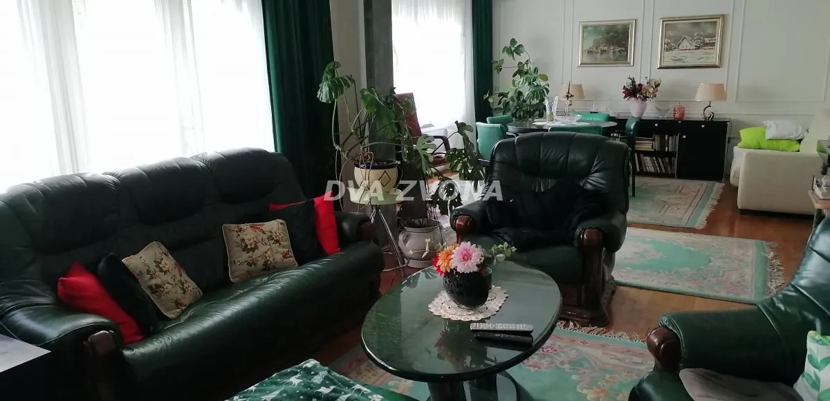 Prodaja, kuća, 274m², Temerin, Novi Sad