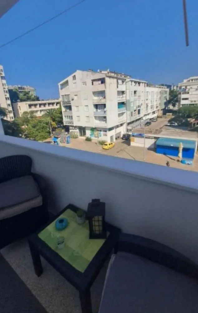 Izdavanje, garsonjera, 35m², Centar, Bar