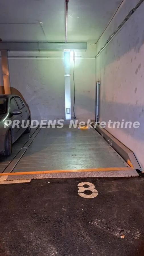 Rent, parking/garage, 11m², Crveni Krst, Beograd