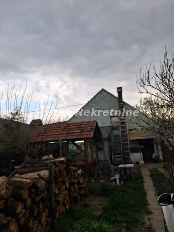 Prodaja, kuća, 156m², Futog, Novi Sad Sve Podlokacije