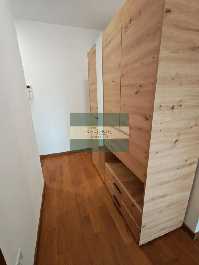 Izdavanje, jednosoban stan, 42m², Centar, Kragujevac