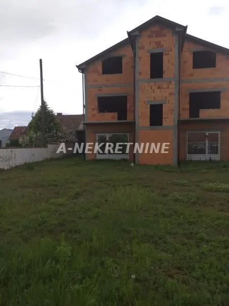 Prodaja, kuća, 900m², Veternik, Novi Sad Sve Podlokacije