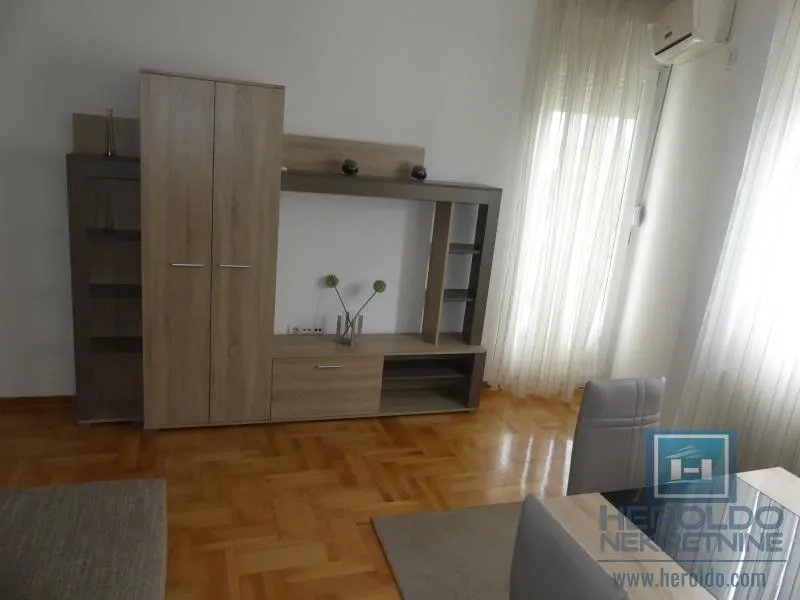 Prodaja, četvorosoban stan, 105m², Vašarište, Jagodina