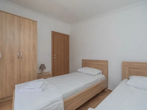 Izdavanje, stan, 70m², Stari Bar, Bar - image 5