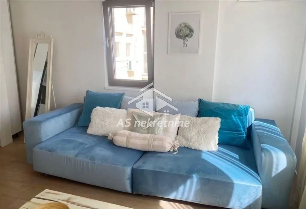 Izdavanje, dvosoban stan, 43m², Stari Grad, Beograd