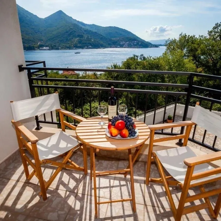 Prodaja, kuća, 490m², Đenovići, Herceg Novi