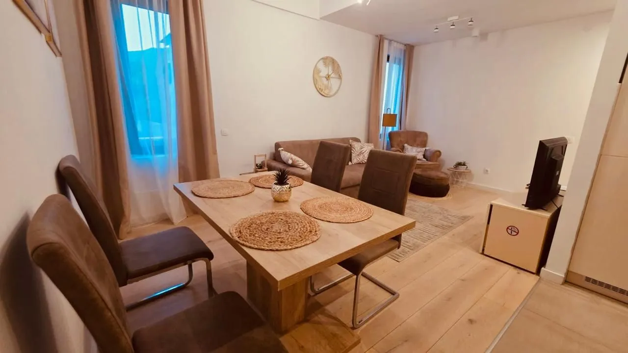 Rent, one bedroom apartment, 75m², Tivat, Crna Gora