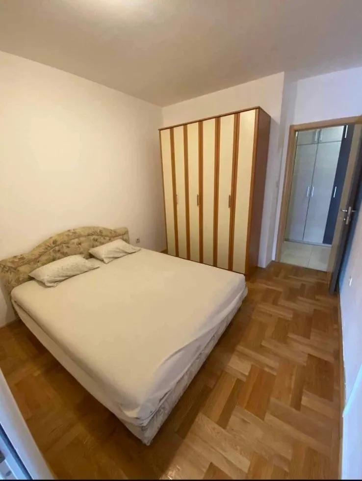 Izdavanje, dvosoban stan, 54m², Pobrežje, Podgorica