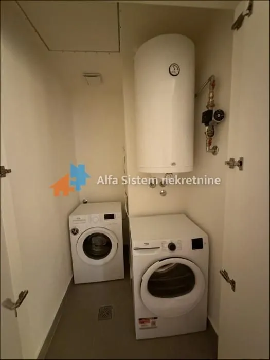 Izdavanje, trosoban stan, 71m², Savski Venac, Beograd