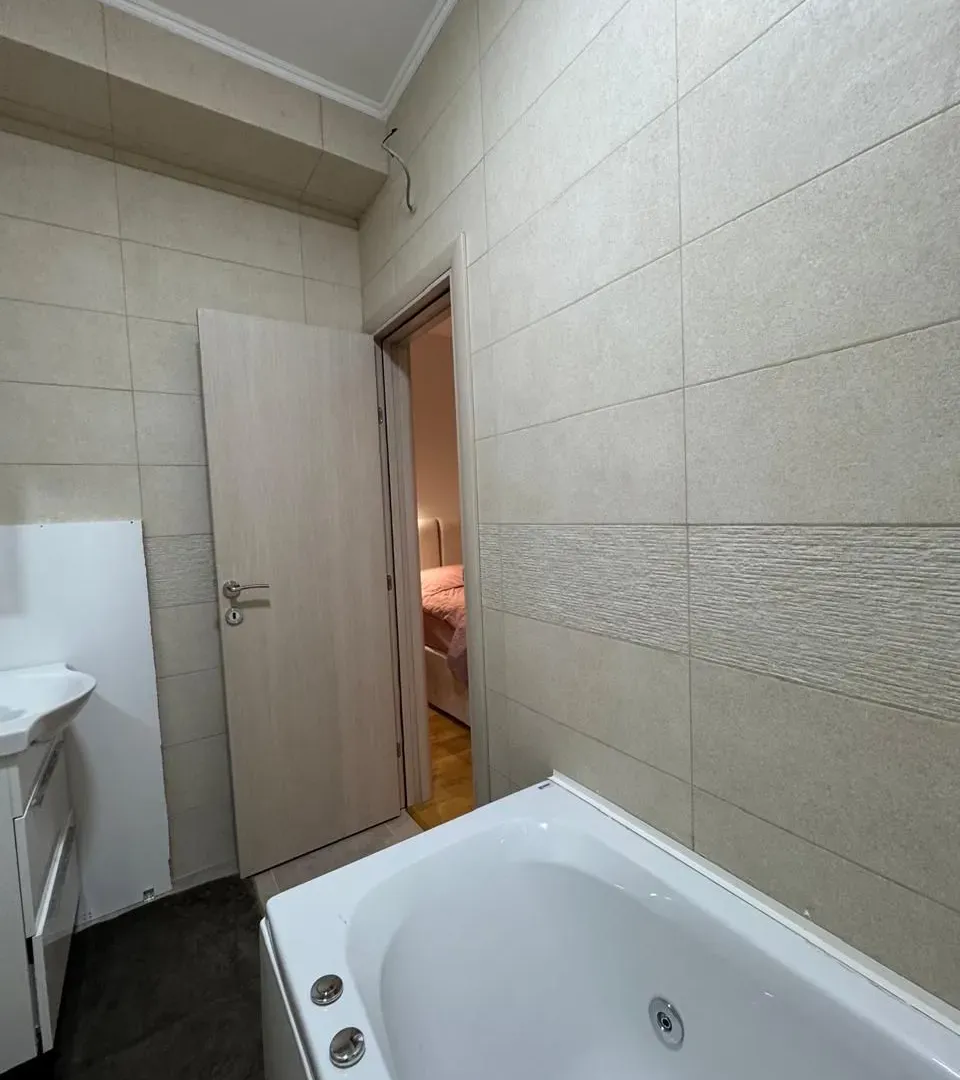 Prodaja, trosoban stan, 90m², Blok 9, Podgorica