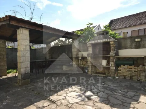 Rent, house, 250m², Stari Aerodrom, Podgorica - image 27