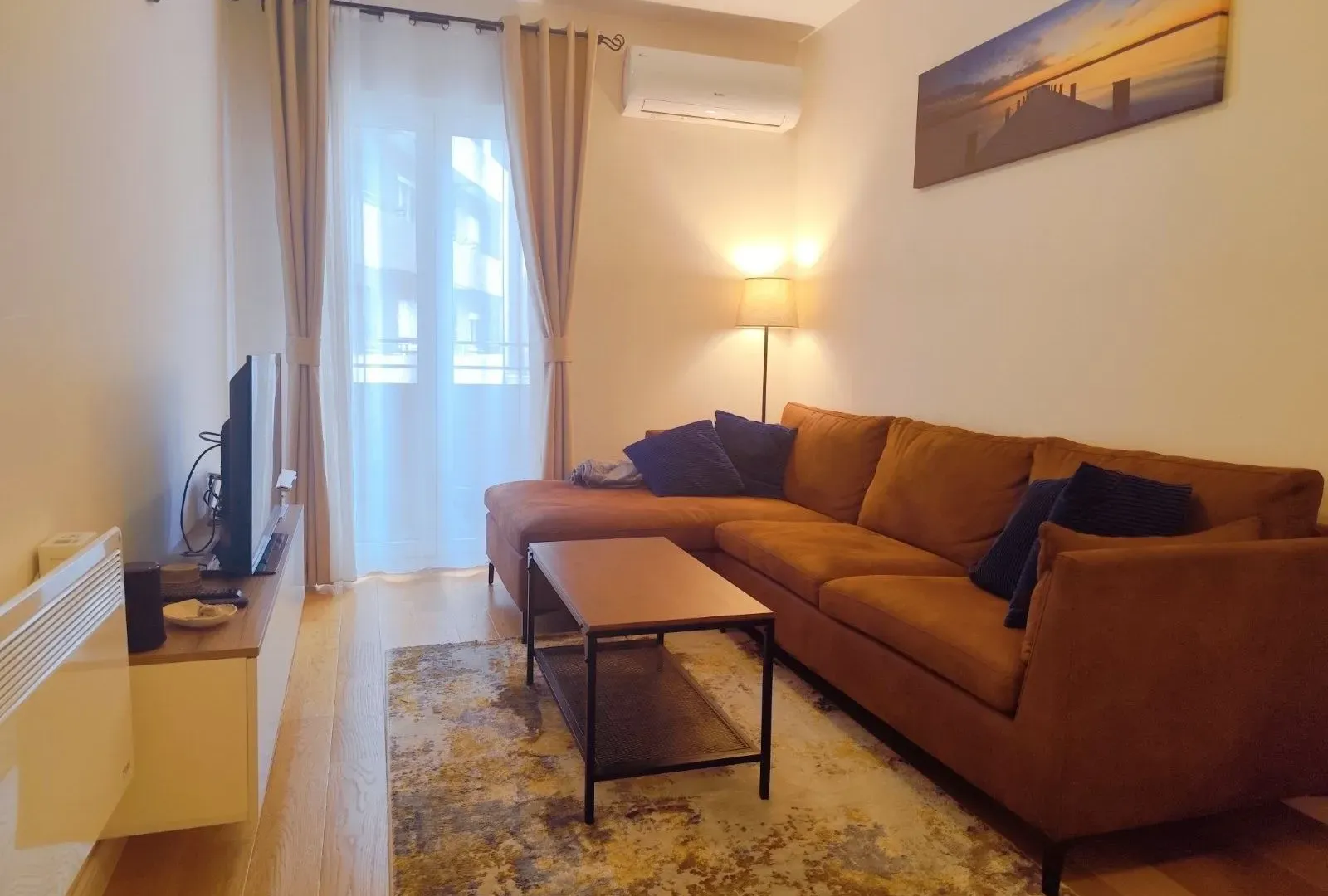 Izdavanje, jednosoban stan, 40m², Central Point, Podgorica