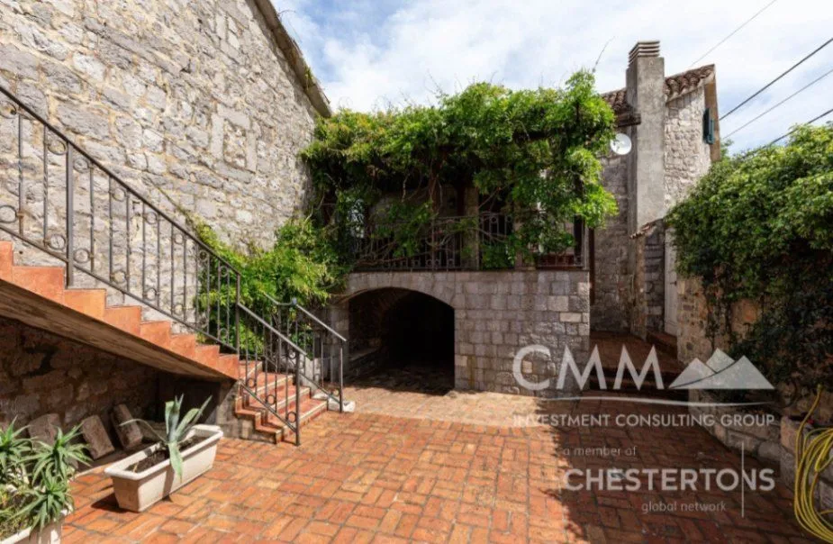 Izdavanje, kuća, 130m², Radovići, Tivat