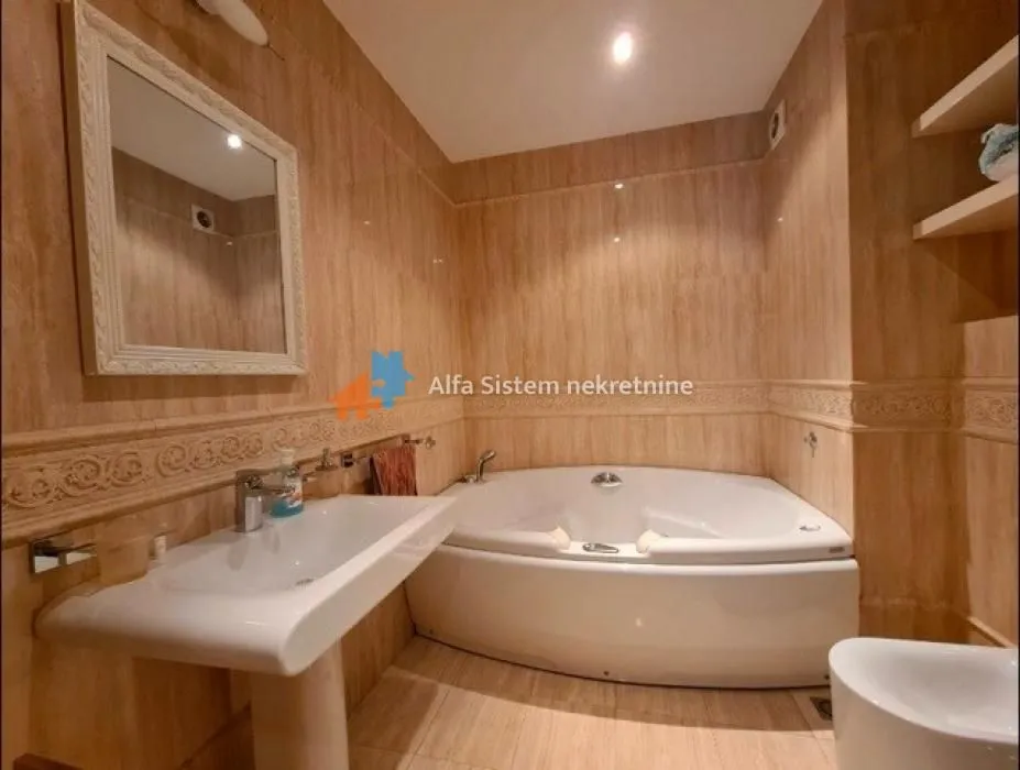 Izdavanje, trosoban stan, 130m², Stari Grad, Beograd