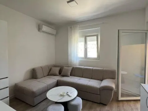 Rent, one bedroom apartment, 30m², Šušanj, Bar - image 2