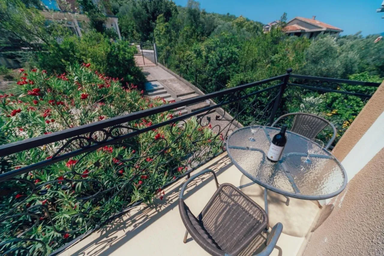 Sale, house, 220m², Đuraševići, Tivat